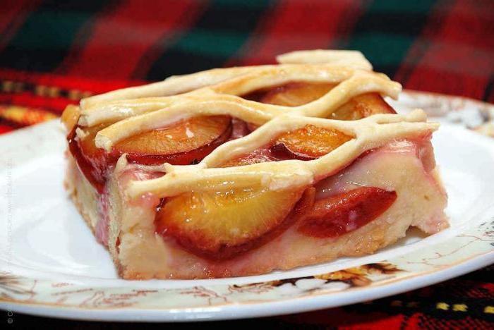 Kakan med körsbärsplommon är enkel och smaklig!