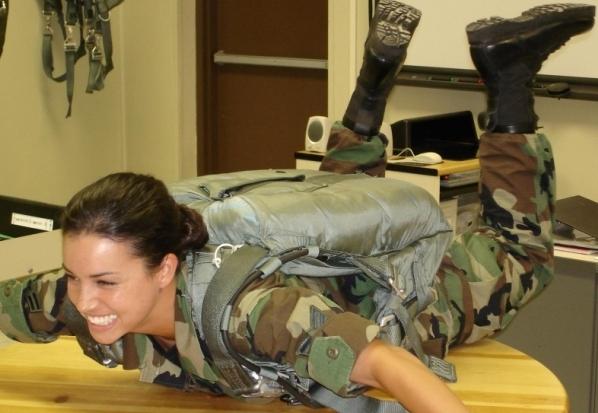 Serviceavtal för flickor i armén: är det möjligt?