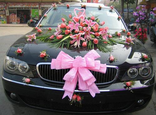 Hur man dekorerar en bil till ett bröllop: användbara tips