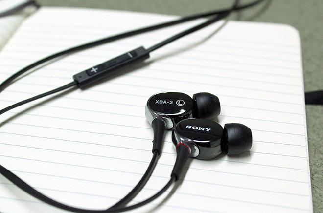 Ett modernt tillbehör - hörlurar Sony